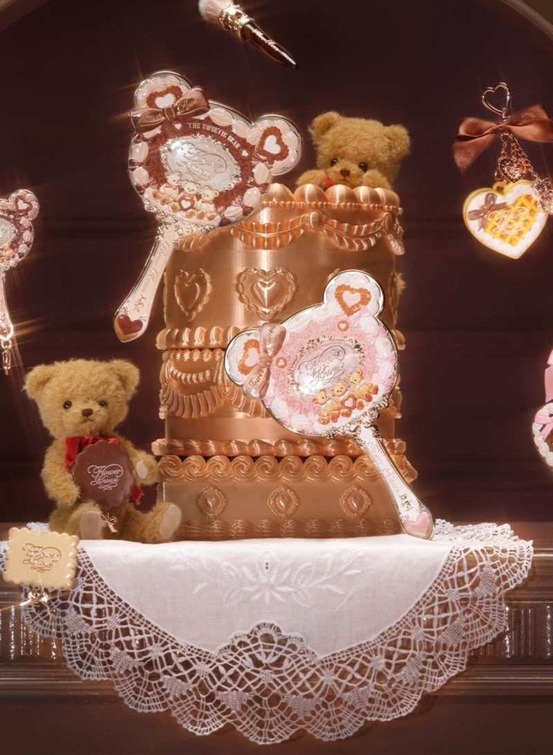 فلاور نوز مرآة يد من مجموعة سويتي بير من فلاور نوز – كريمي بينك بتصميم كوكي على شكل قلب - Image 4